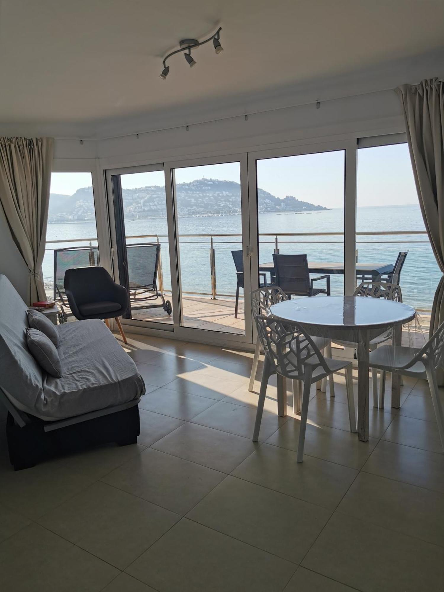 Fantástico En Primera Línea De Mar Apartamento *