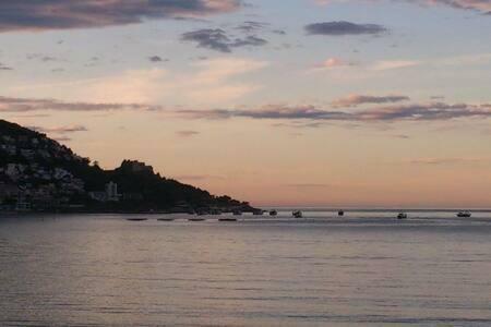 Fantástico En Primera Línea De Mar Rosas